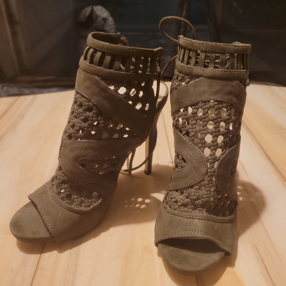 NWOT 🌟HOST PICK🌟 Robyn Crochet Shootie Stiletto High Heels - Picture 9 of 13